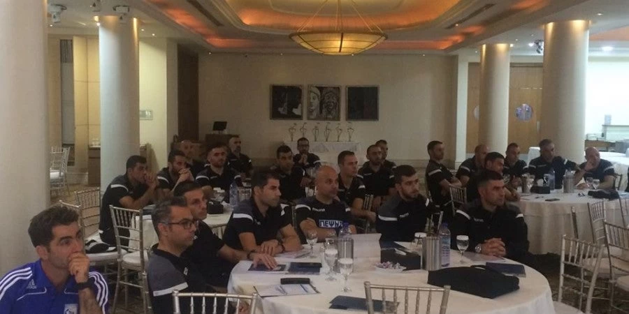 Η πρώτη επαφή των Κύπριων διαιτητών με το VAR (εικόνες)